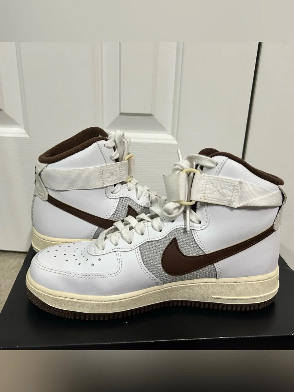 Nike airforce High-Top Sneakers in White, Brown & Cream. M 7, W8.5